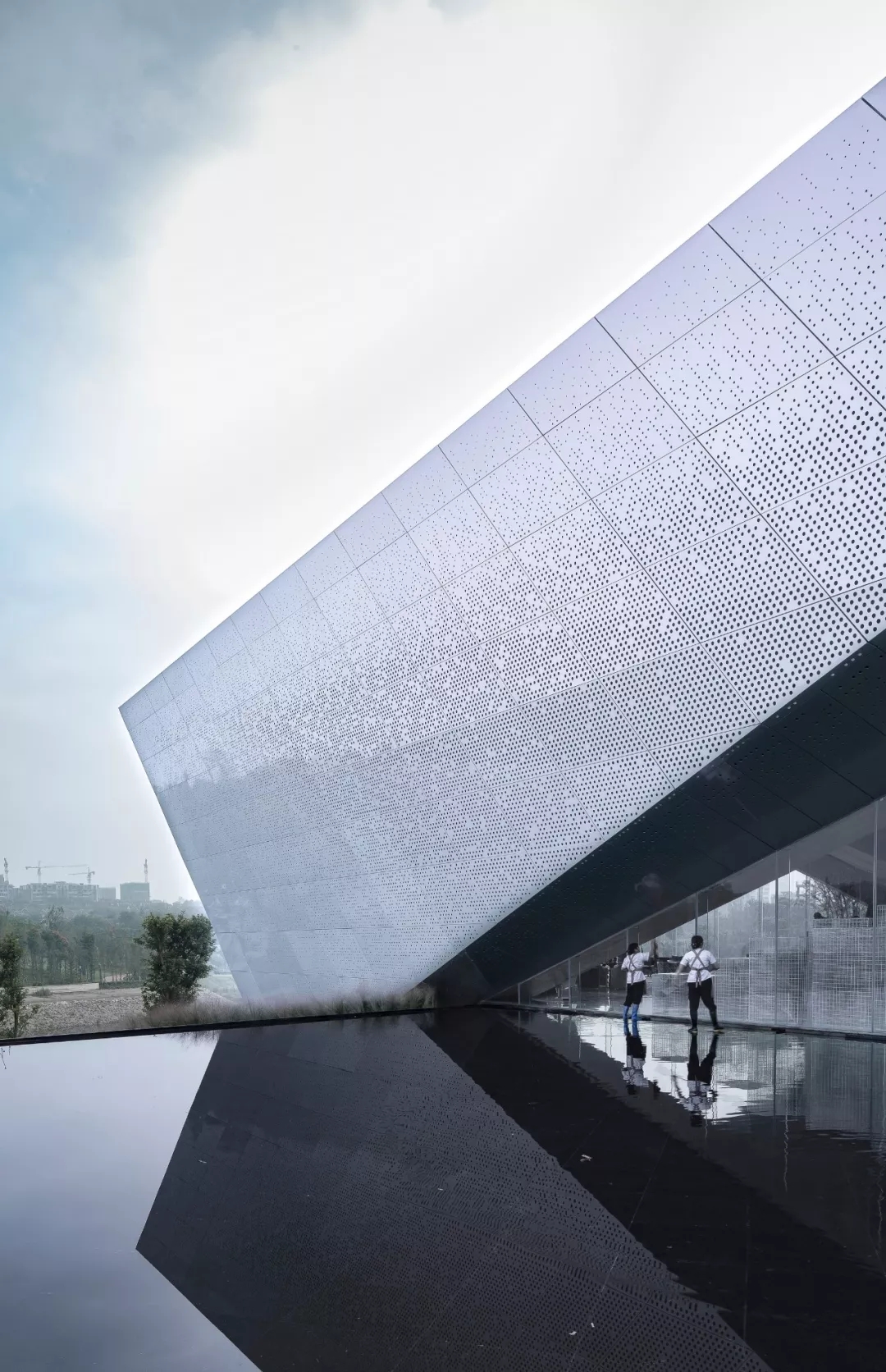 幕墙成效 by远洋9001cc金沙以诚为本构筑设计